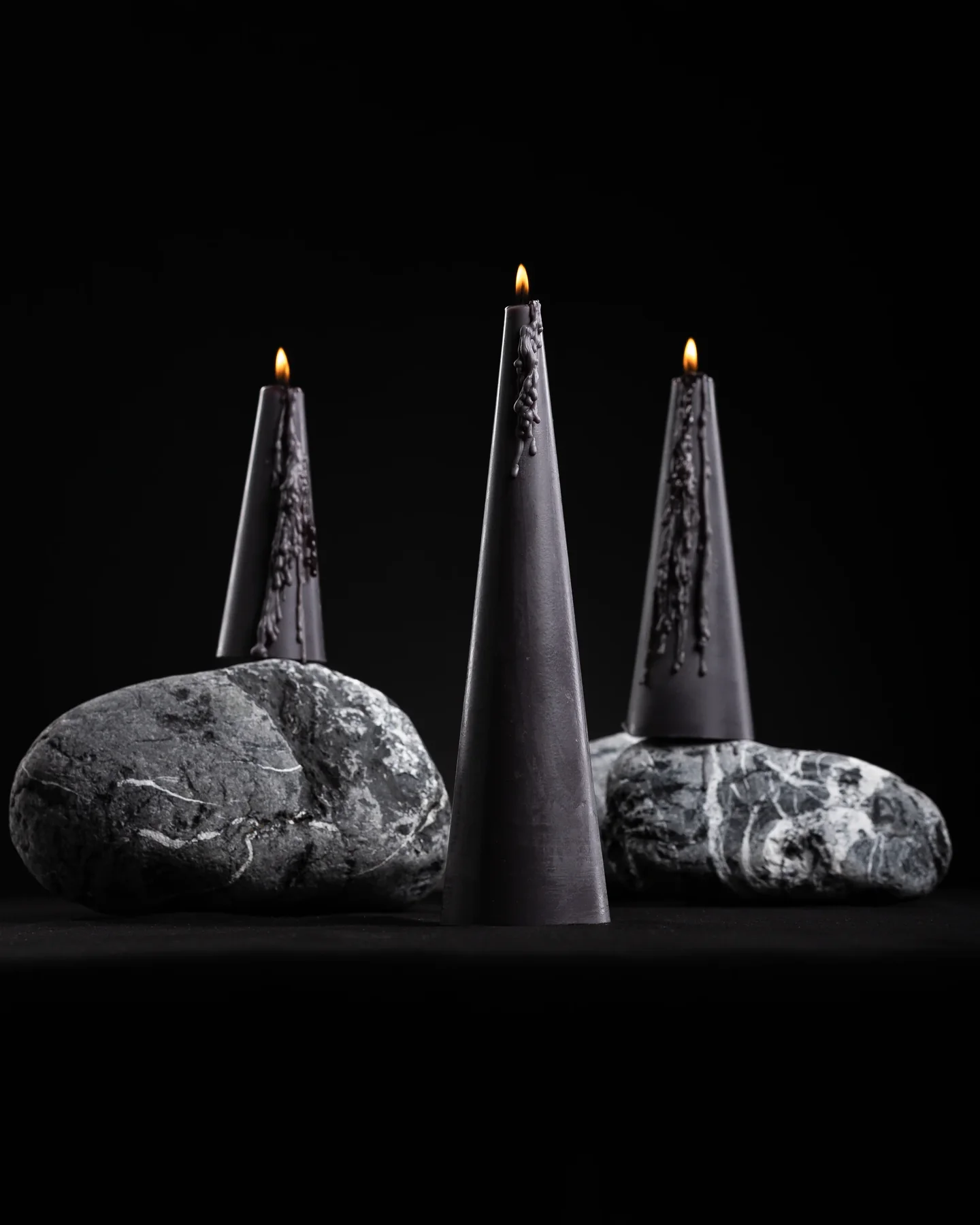 Obsidian Tower, три свічки